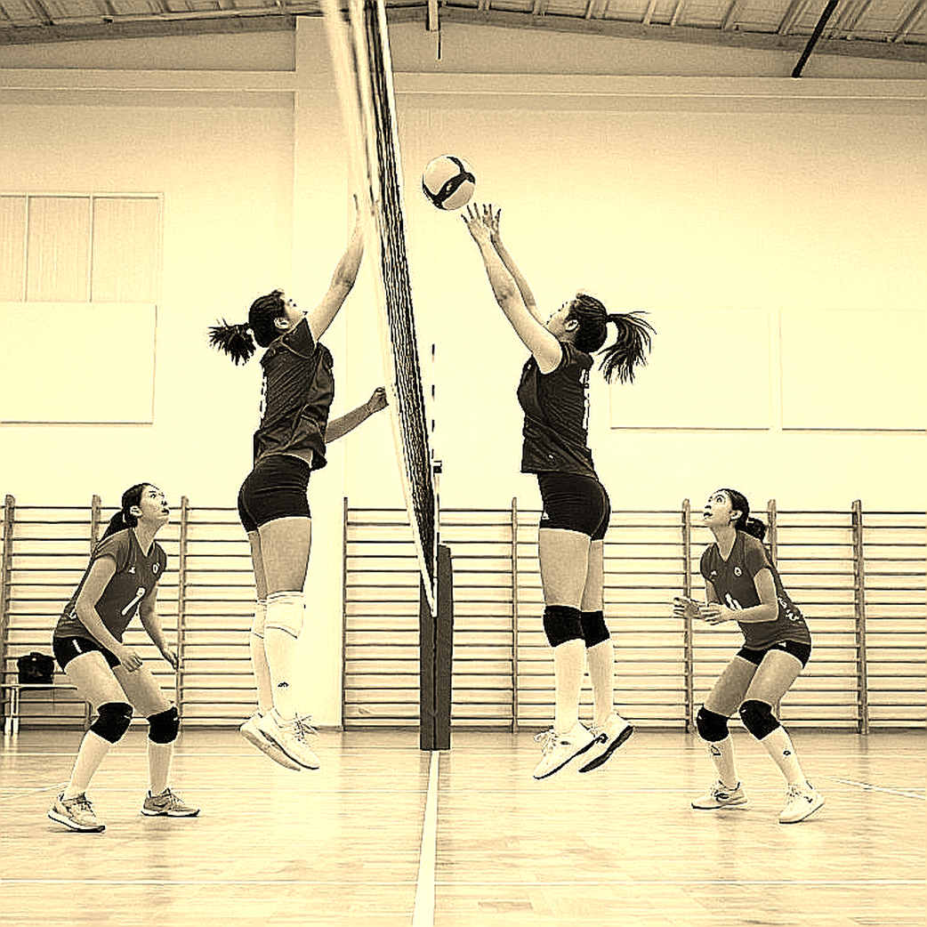 Ba mươi năm MOP bóng chuyền nữ NCAA: phân bố vị trí và đường ống chuyển sang bãi biển