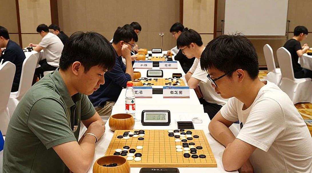 ChessBase Magazine 225: bốn tầng huấn luyện phía sau một tiêu đề European Club Cup